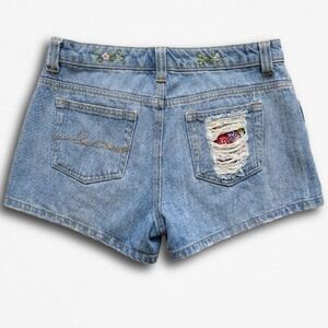SO Real So Right Floral Embroidered Distressed Denim Jean Shorts Light Wash